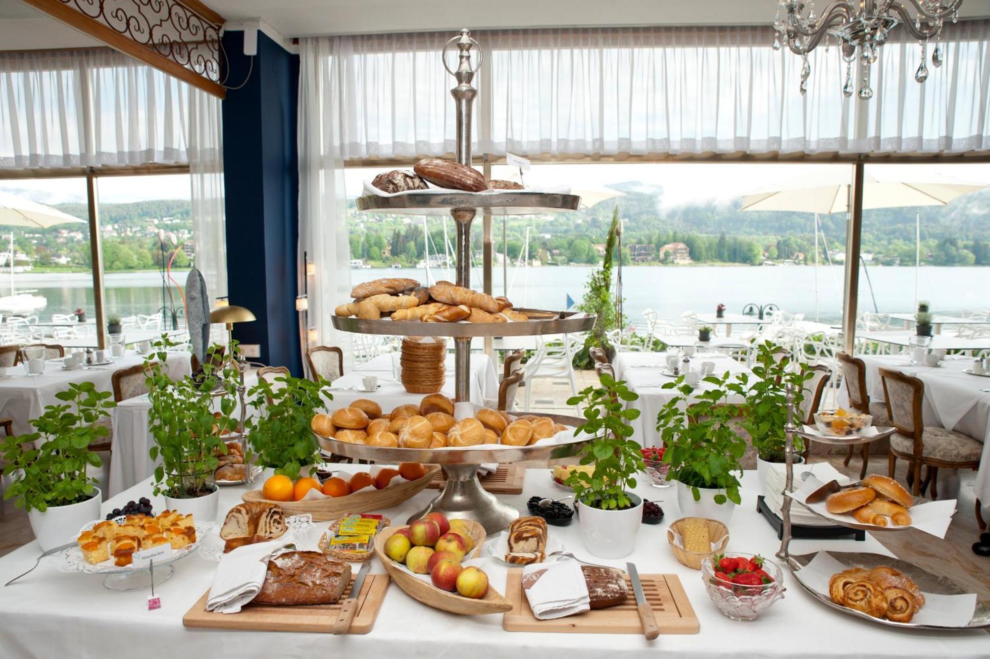 Tennis & Yacht Hotel Velden Velden am Worthersee Bagian luar foto