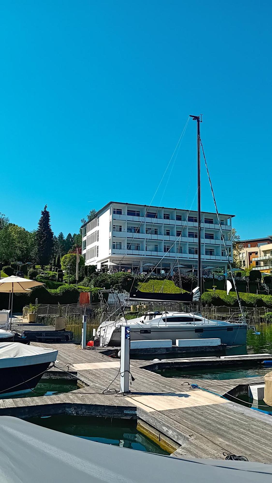 Tennis & Yacht Hotel Velden Velden am Worthersee Bagian luar foto